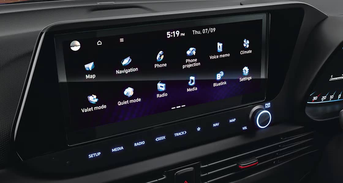 26.03 cm (10.25") HD touchscreen infotainment & navigation system
