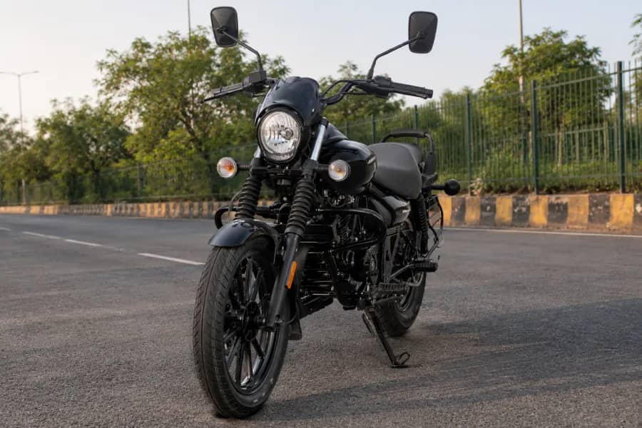 Bajaj Avenger 220 Street Image