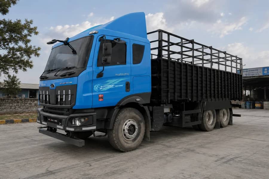 Mahindra Blazo i TRK 28