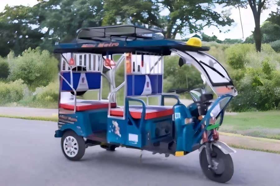 Mini Metro Blue Electric Three Wheeler Rickshaw
