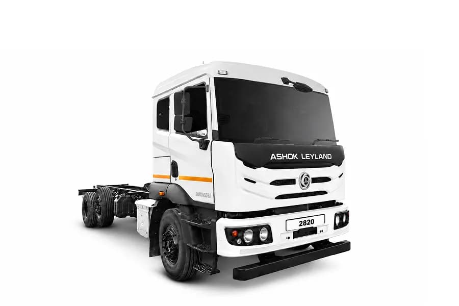 Ashok Leyland Avtr 2820H 6x2 White color