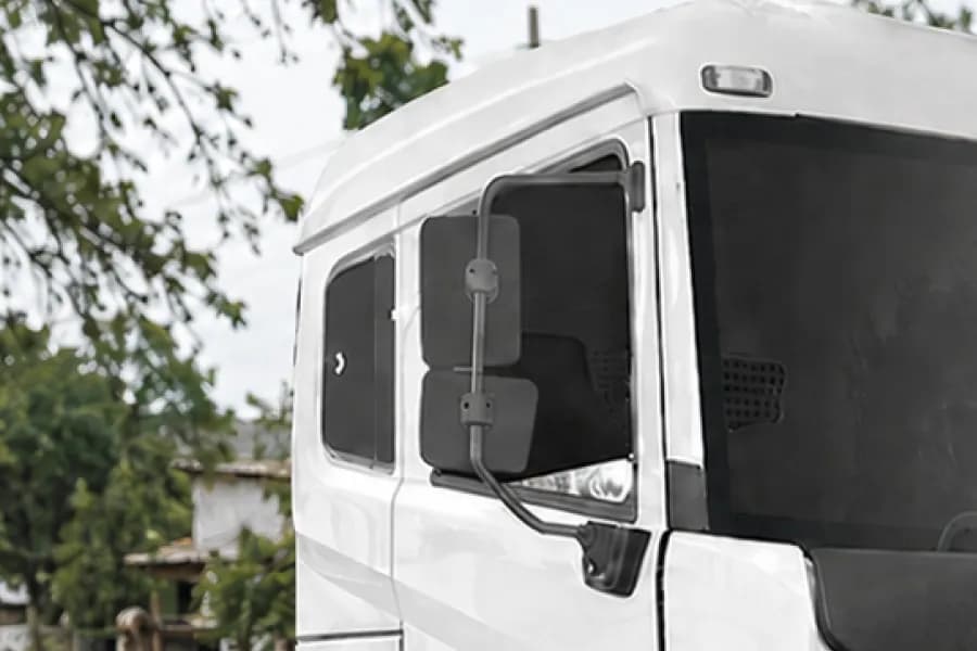 Ashok Leyland Avtr 2820H 6x2 Mirror View