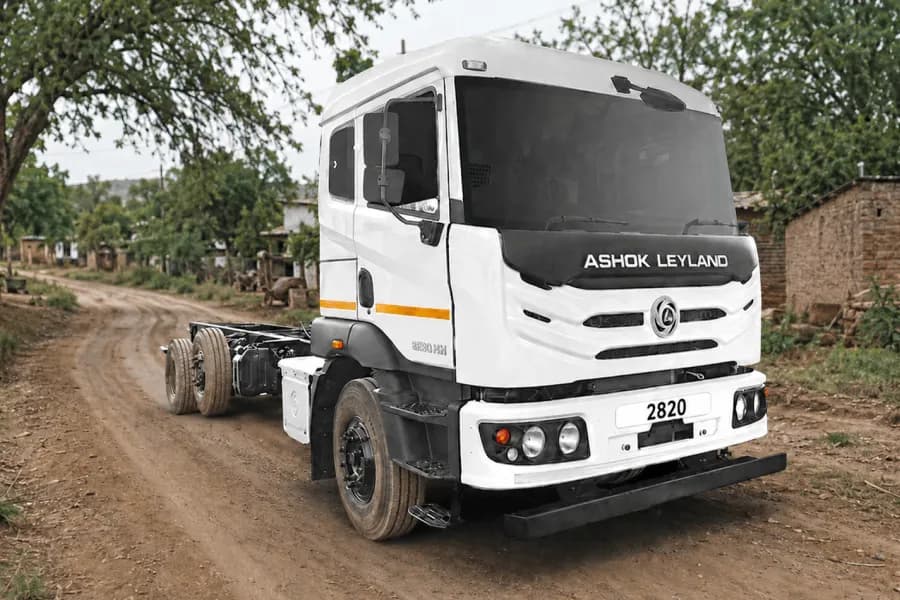 Ashok Leyland Avtr 2820H 6x2 Images