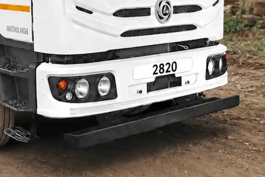 Ashok Leyland Avtr 2820H 6x2 Headlight & Bumper View