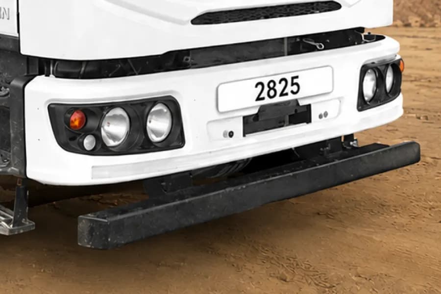 Ashok Leyland Avtr 2825H 6X2 Headlight & Bumper View