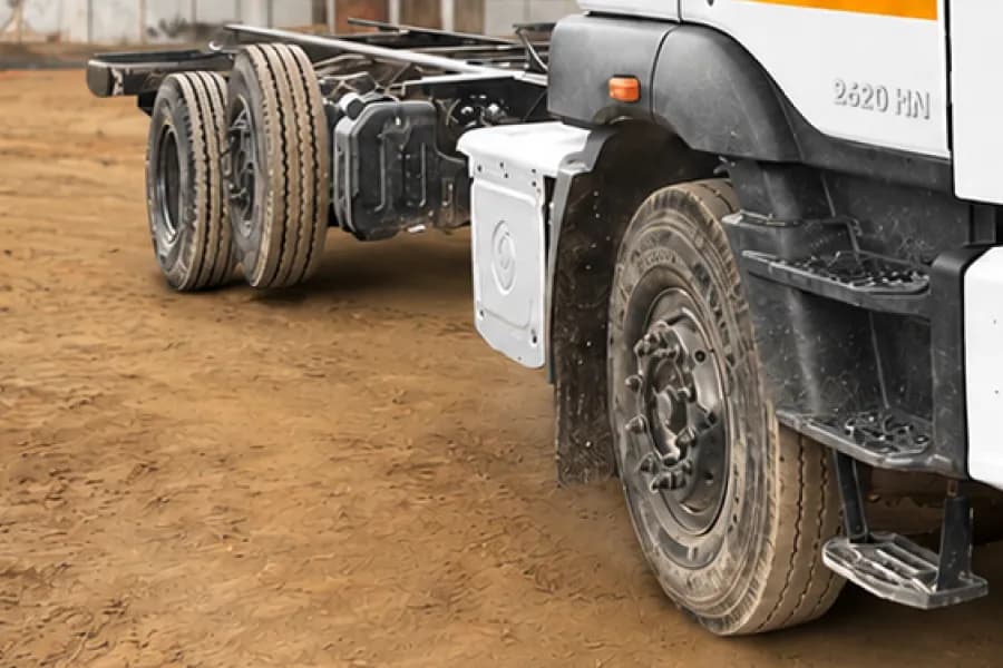 Ashok Leyland Avtr 2825H 6X2 Tyres View