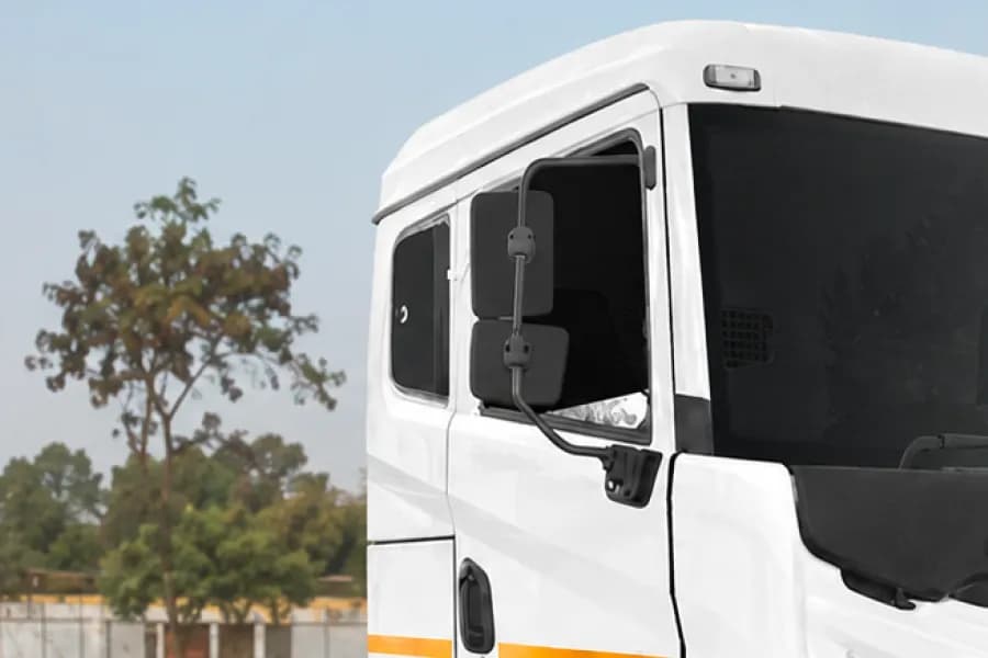 Ashok Leyland Avtr 2825H 6X2 Mirror View