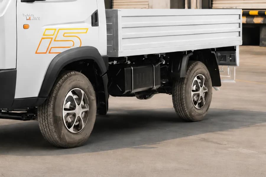 Ashok Leyland Bada Dost i5 Wheels View