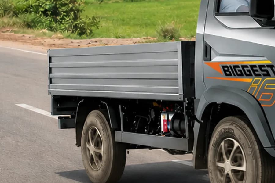Ashok Leyland Bada Dost i6 Load Side View