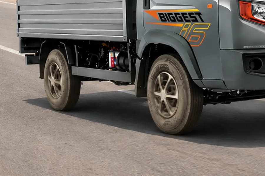 Ashok Leyland Bada Dost i6 Wheels View