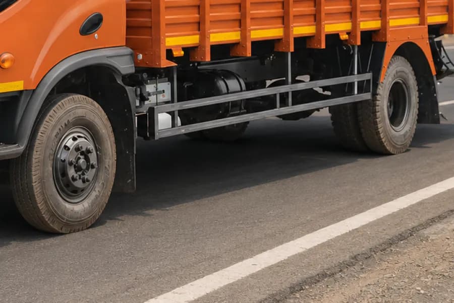 Ashok Leyland BOSS 1415 Tyres View