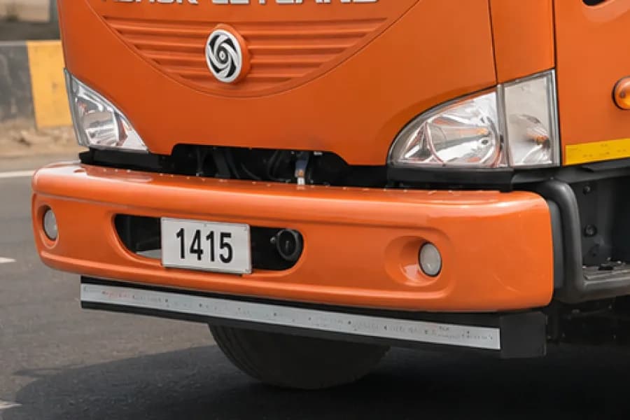 Ashok Leyland BOSS 1415 Headlight & Bumper View