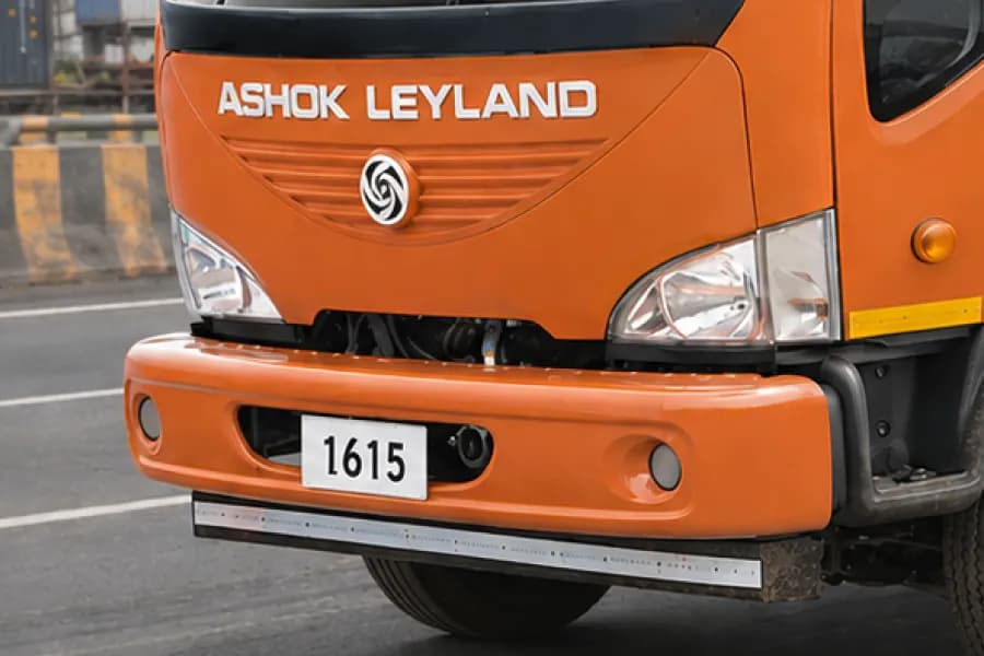 Ashok Leyland BOSS 1615 Headlight & Bumper View