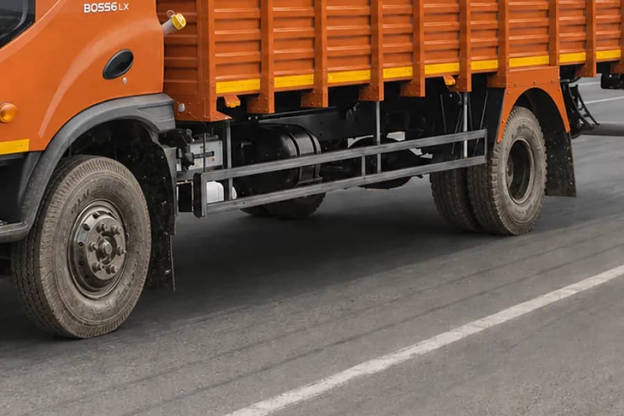 Ashok Leyland BOSS 1615 Tyres View
