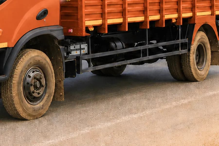 Ashok Leyland BOSS 1815 Tyres View