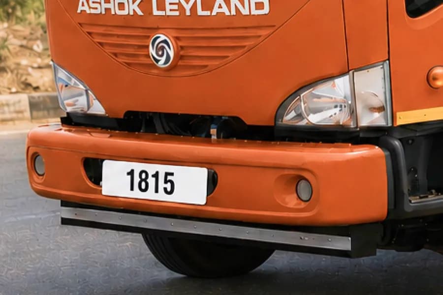 Ashok Leyland BOSS 1815 Headlight & Bumper View