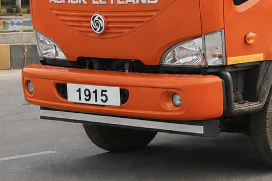 Ashok Leyland BOSS 1915 Headlight & Bumper View