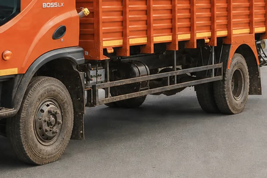 Ashok Leyland BOSS 1915 Tyres View