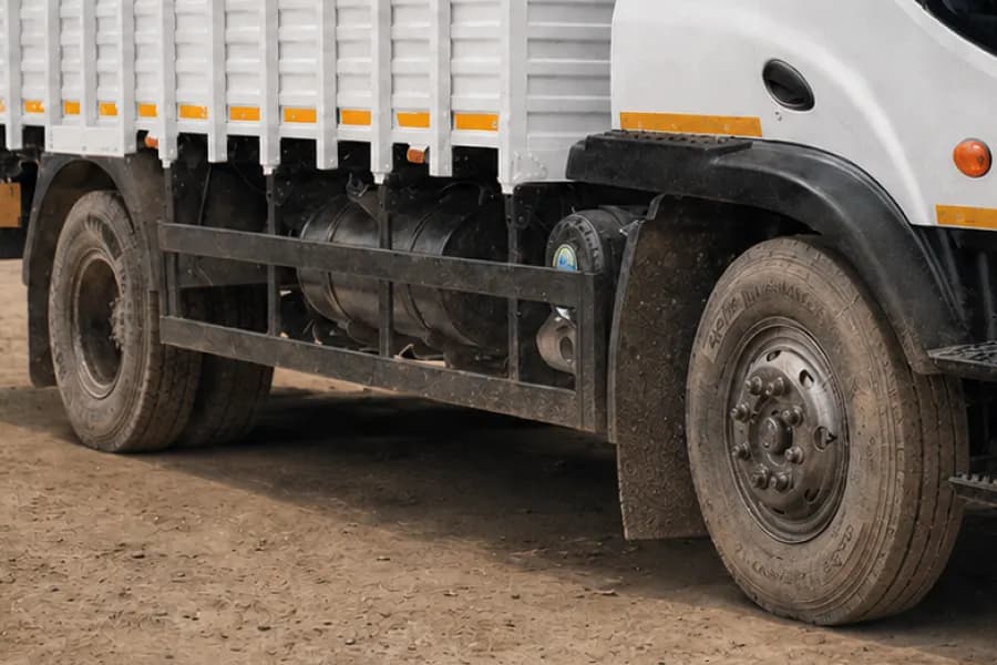 Ashok Leyland Boss 1920H 4x2 Tyres View