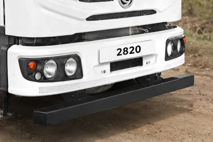 Ashok Leyland Cowl 2820H 6x2 Headlight & Bumper View