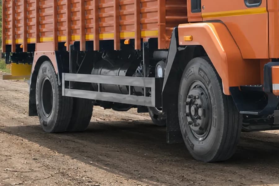 Ashok Leyland Ecomet 1215 Tyres & Side Guard View