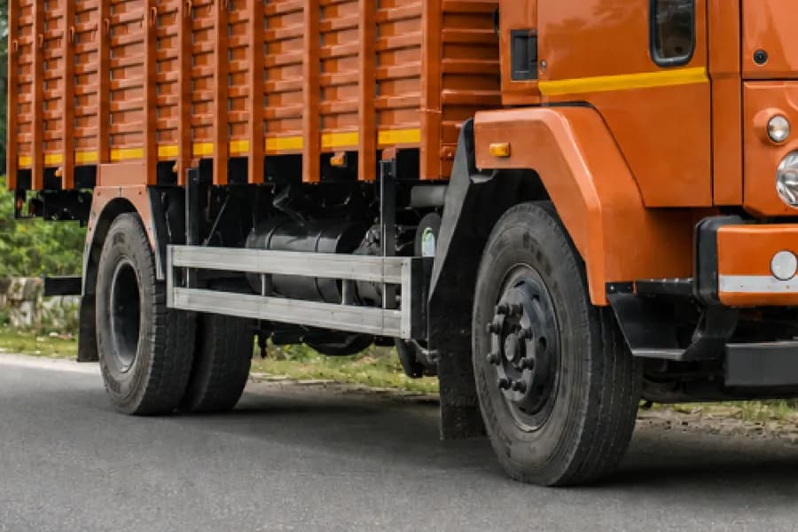 Ashok Leyland Ecomet 1915 Tyres View