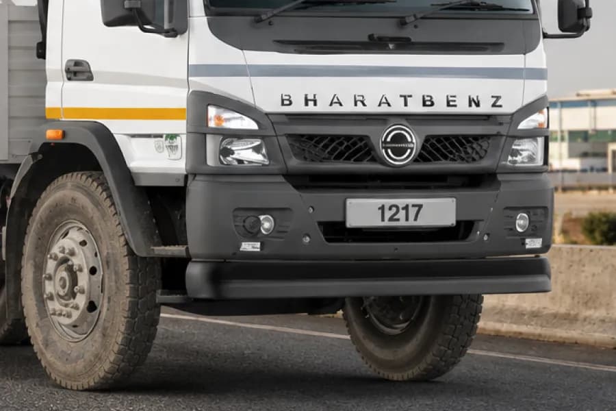 BharatBenz 1217R Bumper & Headlight View