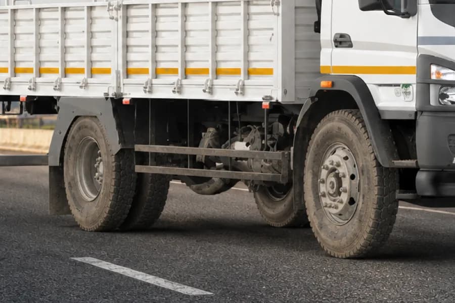 BharatBenz 1217R Tyres View