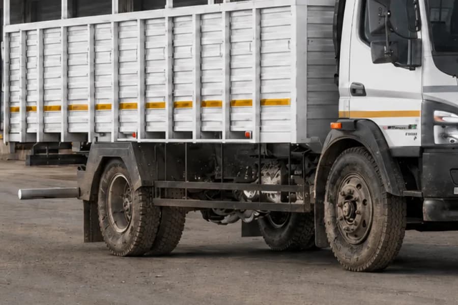 BharatBenz 1417R Tyres View