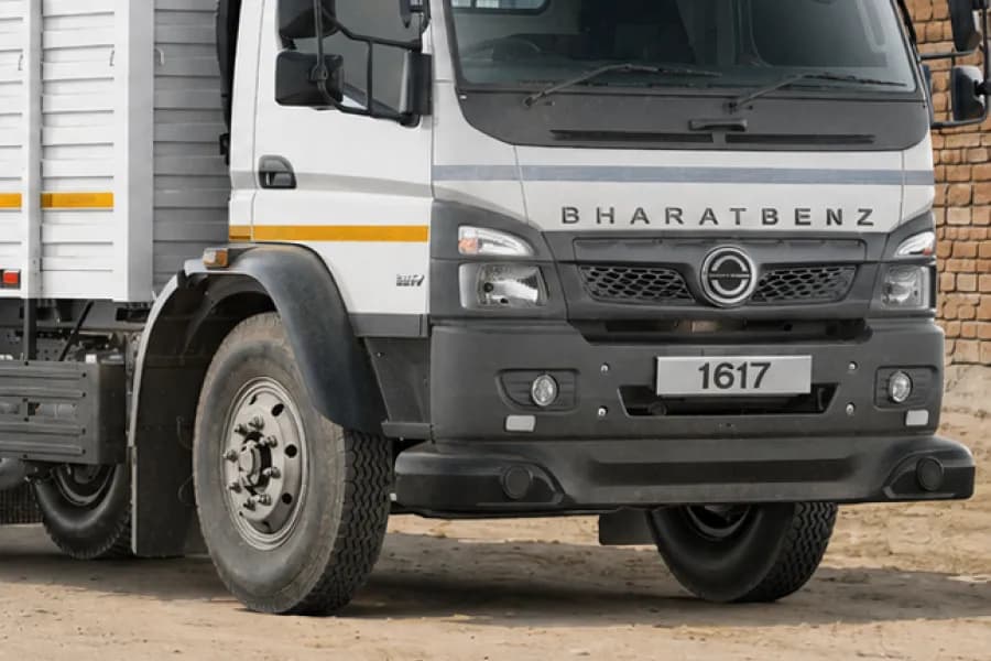 BharatBenz 1617R Headlight View