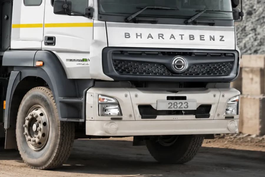 BharatBenz 2823RT Front Grille & Headlight View