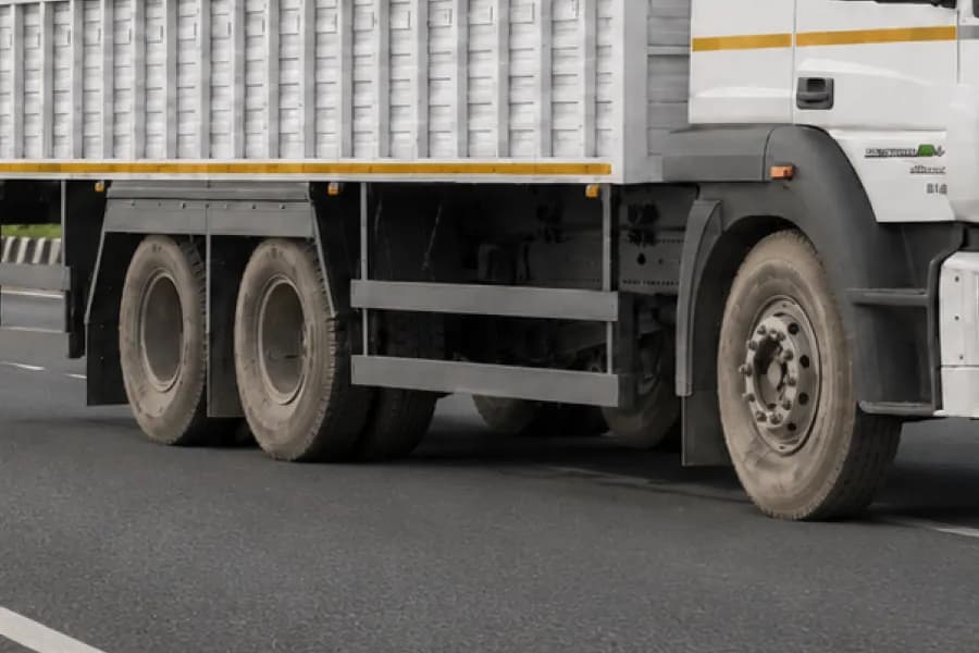 BharatBenz 2826R Tyres View