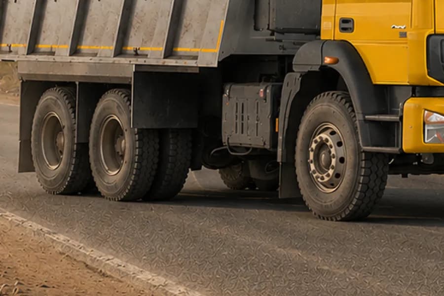 BharatBenz 2828C HX Tyres View