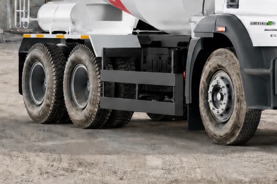 BharatBenz 2828C RMC Tyres View