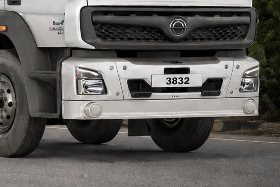 BharatBenz 3832R Bumper & Headlight View