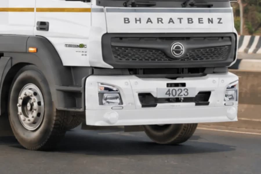 BharatBenz 4023T Headlight & Bumper View