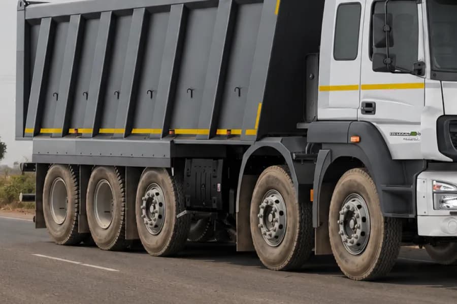 BharatBenz 4228RT Tyres View