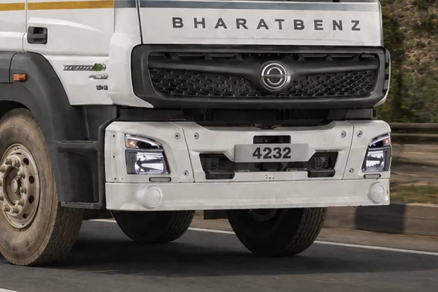 BharatBenz 4232R Bumper & Headlight View