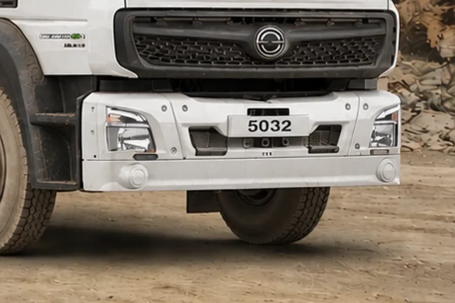 BharatBenz 5032T Headlight & Bumper View