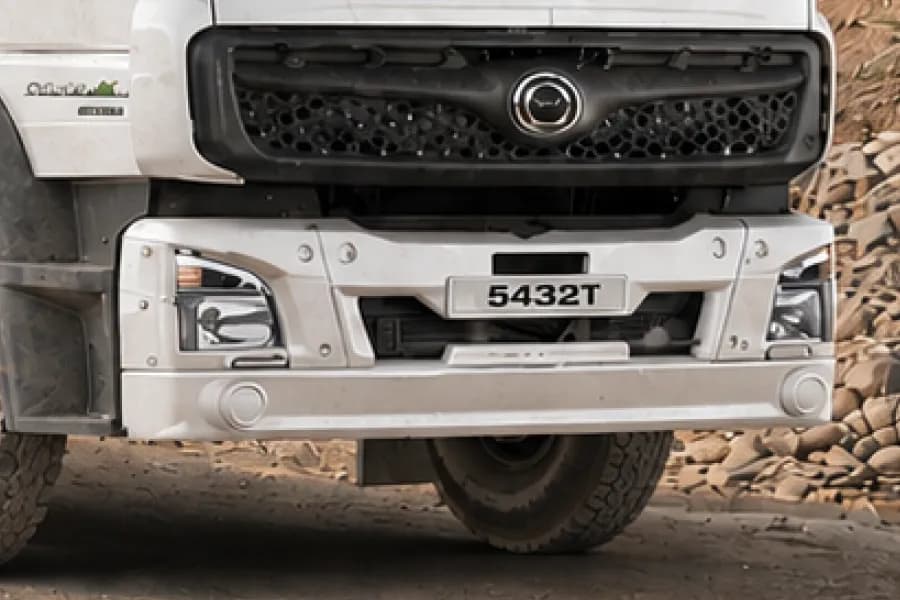 BharatBenz 5432T Headlight & Bumper View