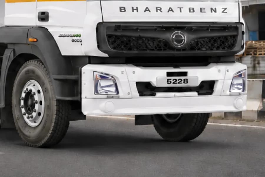 BharatBenz 5528T 4x2 Headlight & Bumper View