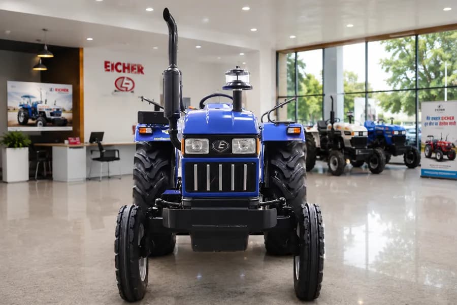 Eicher 551 Hydromatic Front View