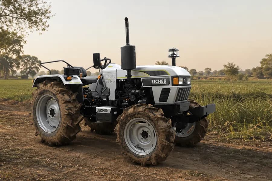 Eicher 551 4WD Tractor Photo