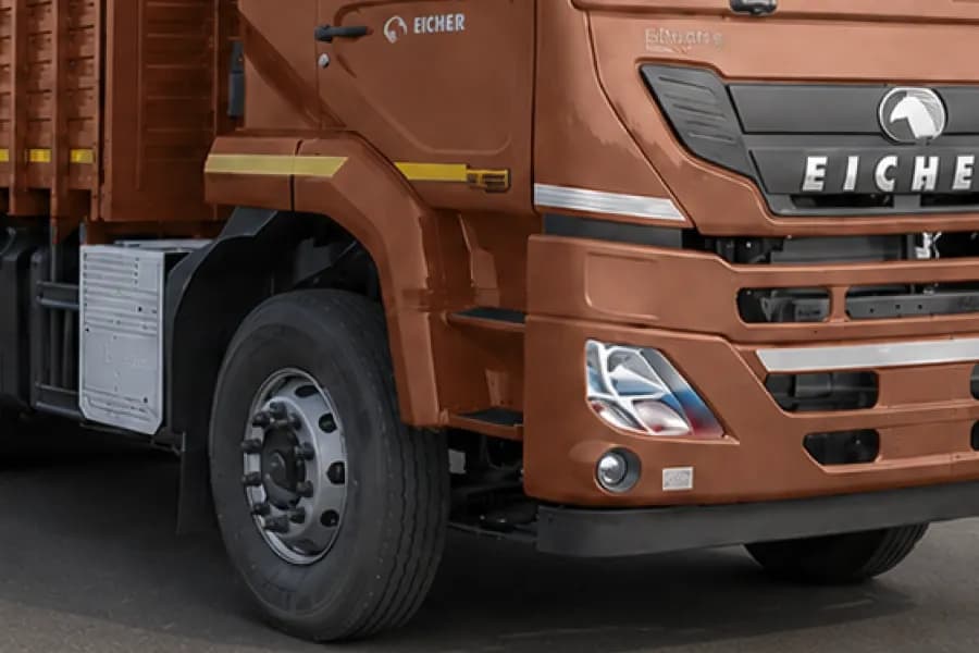 Eicher Pro 6042 Foot Step View