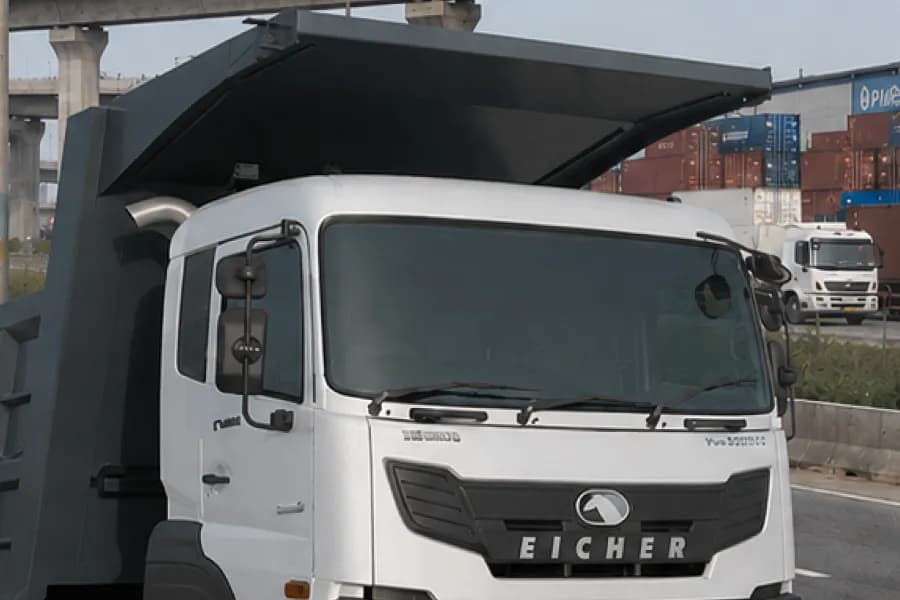 Eicher Pro 8028XC Windshield