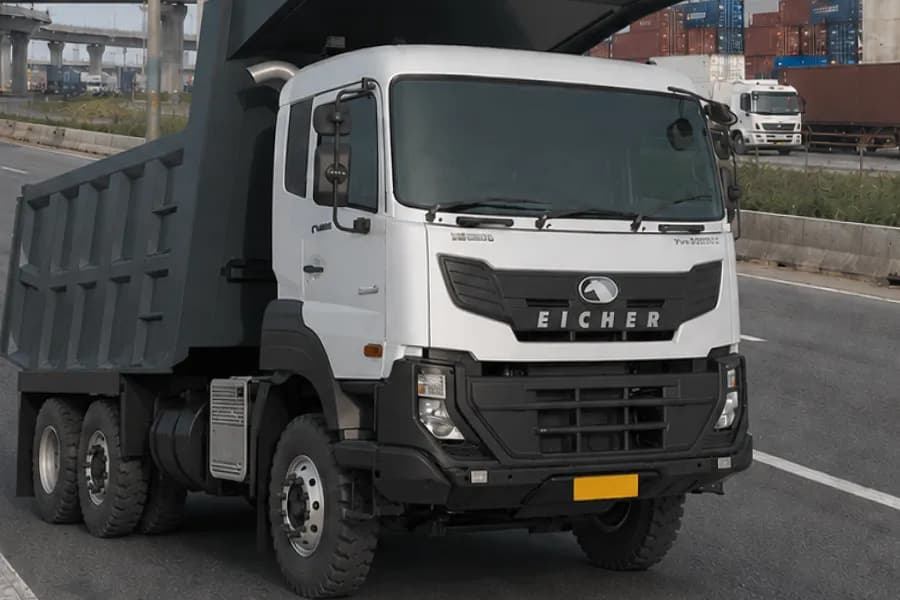 Eicher Pro 8028XC Cabin