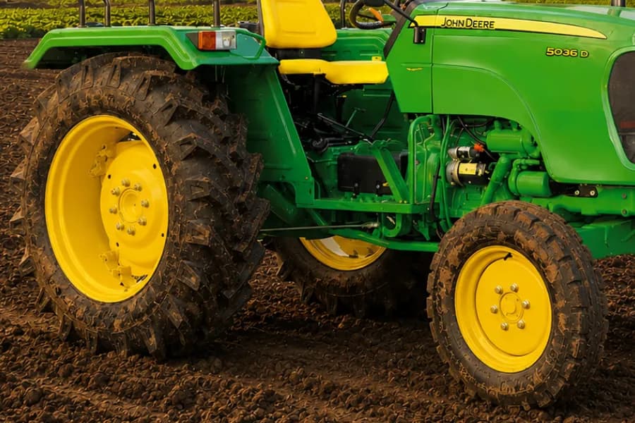 John Deere 5036 D Wheel View