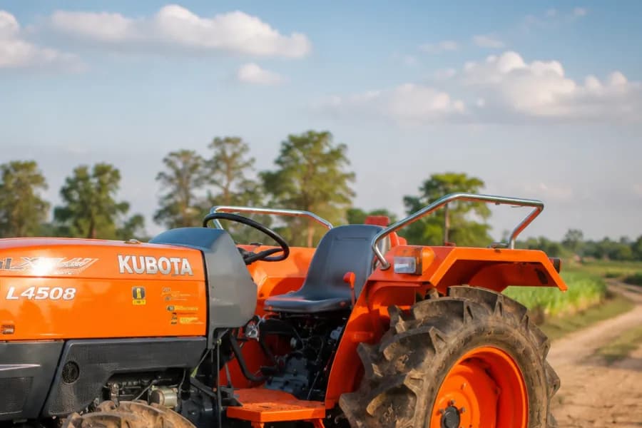 Kubota L 4508 Driver Seat View