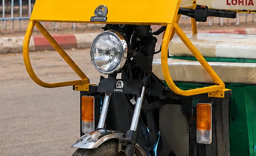 Lohia Narain Xi Headlight View