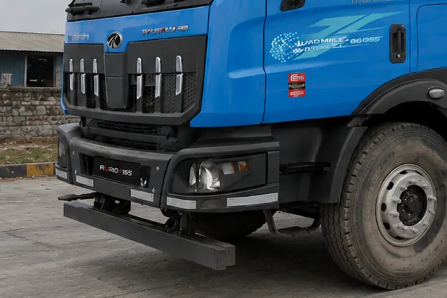 Mahindra Blazo i TRK 28 Bumper & Headlight View